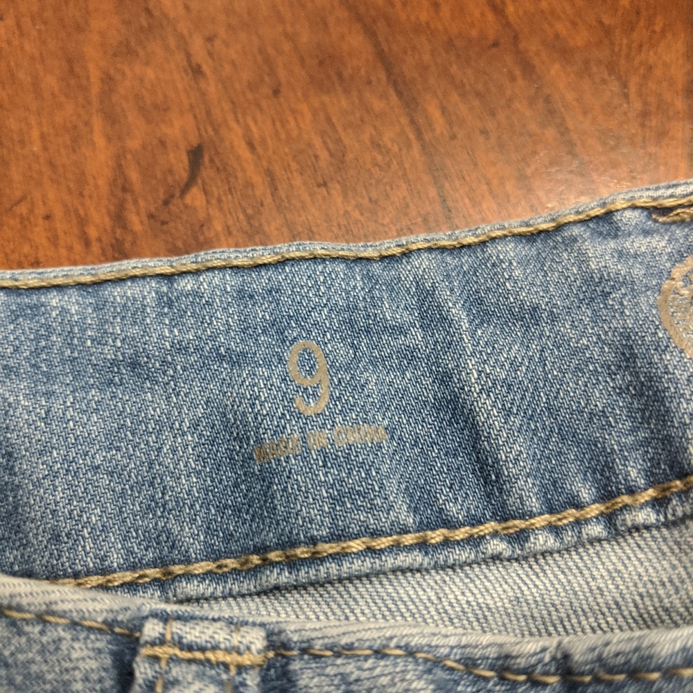 Capris - Picture 2 of 3